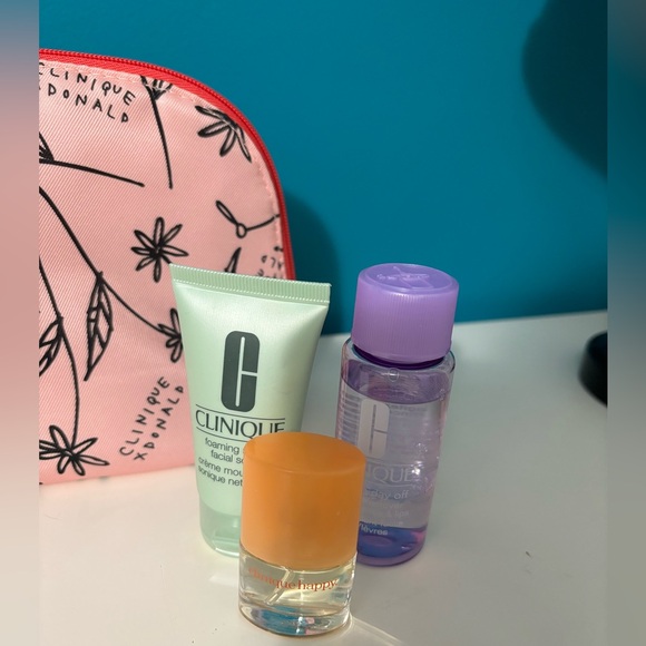Clinique skincare and makeup bundle - Picture 3 of 5